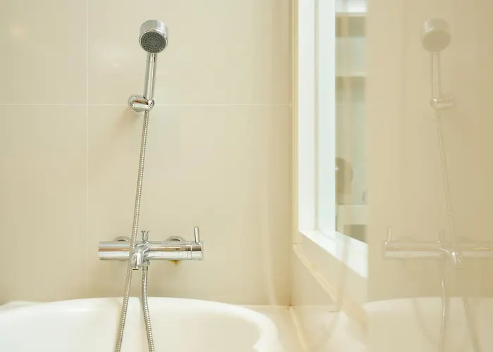 Shine Sukhumvit Thonglor Aparthotel