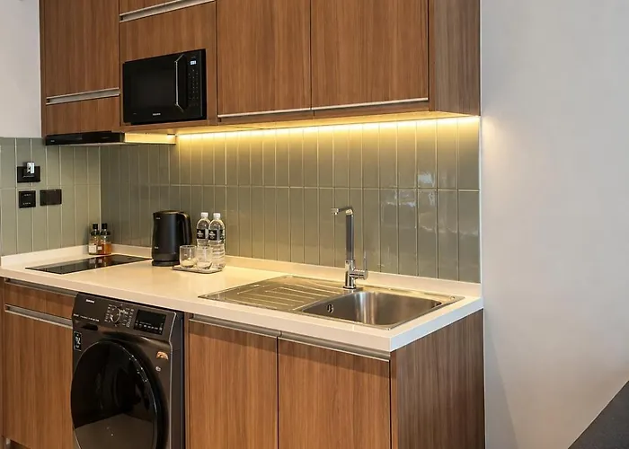 Shine Sukhumvit Thonglor 4*